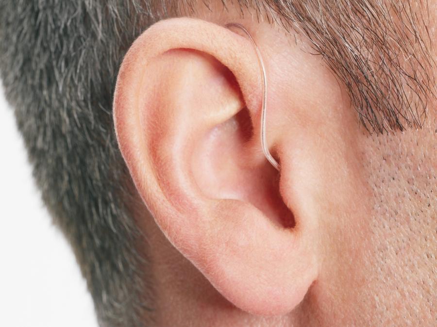 Чим відрізняється звуковий посилювач від слухового апарату?