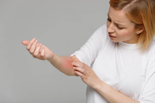 Які симптоми вказуватимуть на розвиток інфекції шкіри?