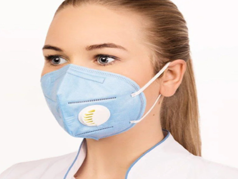 Как защититься от коронавируса в жару? Выбираем маску, в которой легко дышать