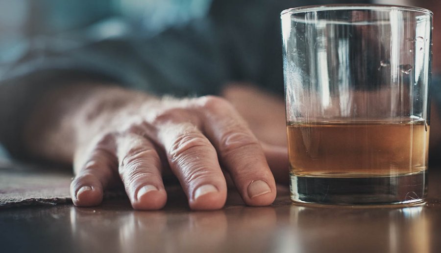 Алкогольний психоз: основні симптоми розладу, що викликається надмірним вживанням алкоголю
