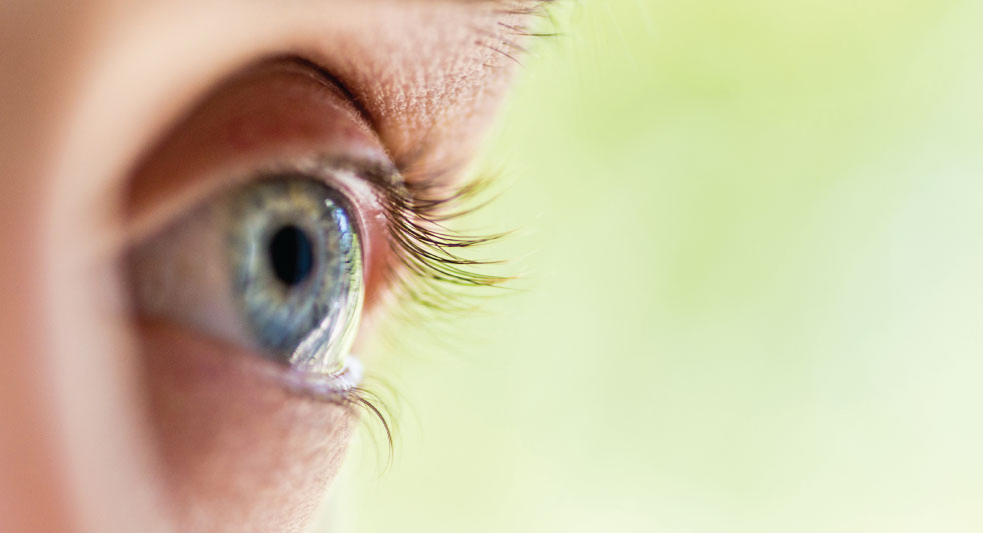 Катаракта: основні причини помутніння кришталика ока