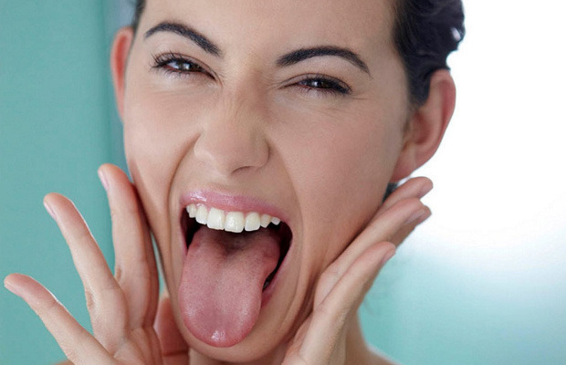 Які симптоми вказуватимуть на запалення язика?